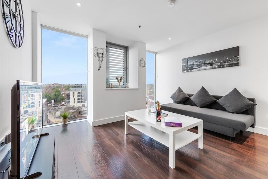 Amazing Britania 1 Bedroom Flat In London Bp40 Екстер'єр фото